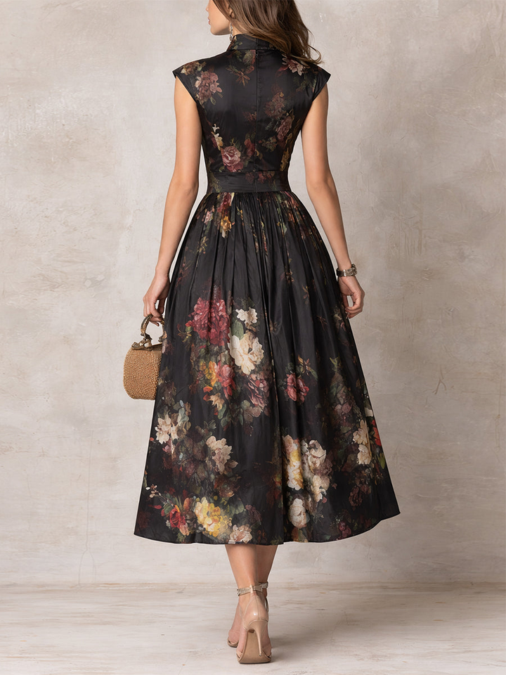 Patricia | Abito midi plissettato in satin nero a fiori